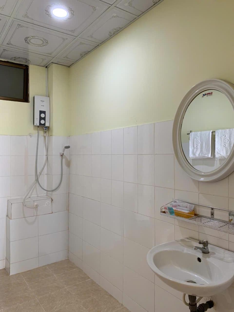 Hung Vuong Hotel Ben Tre Экстерьер фото